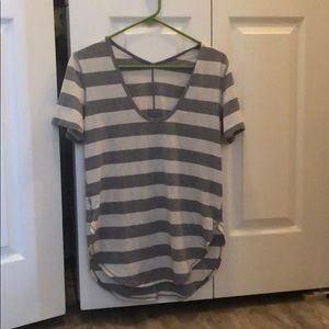 Lululemon tee loose 6 grey white stripes